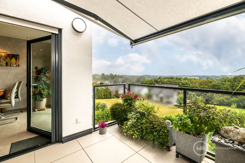 MANNELLA *Soweit das Auge reicht - Wohntraum mit Panoramablick - neuwertig & elegant mit Carport